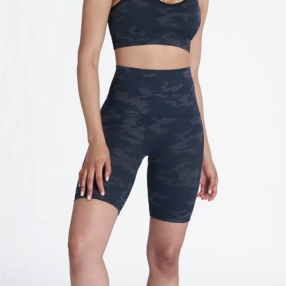 Spanx - Look at Me Now Bike Short - black camo - size large NWOT